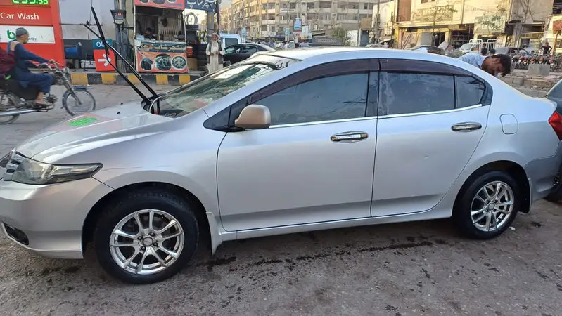 honda-city-13-i-vtec-2015-big-2