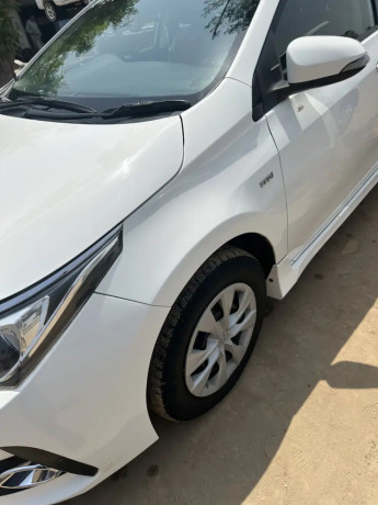 toyota-corolla-gli-2018-big-0