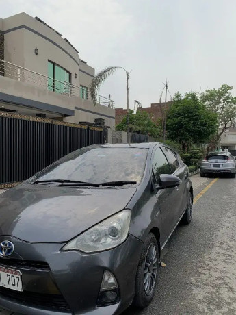 toyota-aqua-20132017-full-option-push-start-big-5