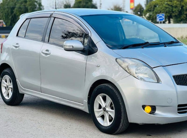 toyota-vitz-f-13-big-1