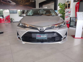 toyota-corolla-altis-grande-x-cvt-i-18-black-interior