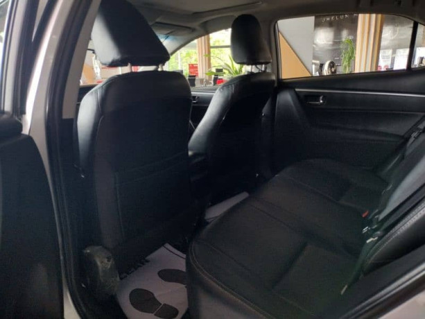 toyota-corolla-altis-grande-x-cvt-i-18-black-interior-big-7