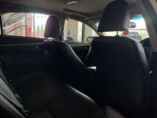 toyota-corolla-altis-grande-x-cvt-i-18-black-interior-big-5