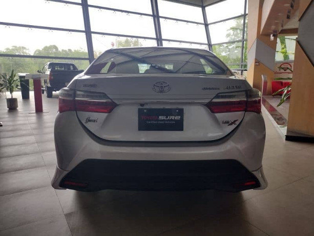 toyota-corolla-altis-grande-x-cvt-i-18-black-interior-big-6