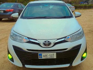 toyota-yaris-sedan-gli-mt-13