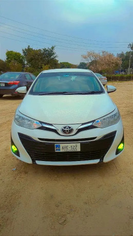 toyota-yaris-sedan-gli-mt-13-big-0