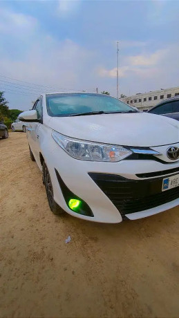 toyota-yaris-sedan-gli-mt-13-big-2