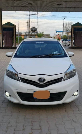 toyota-vitz-f-10-big-0
