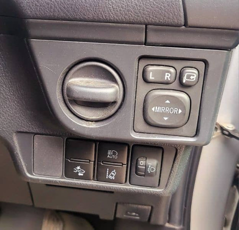 toyota-corolla-fielder-hybrid-ex-big-6