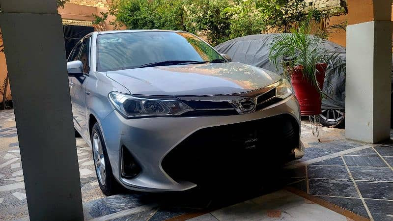 toyota-corolla-fielder-hybrid-ex-big-1