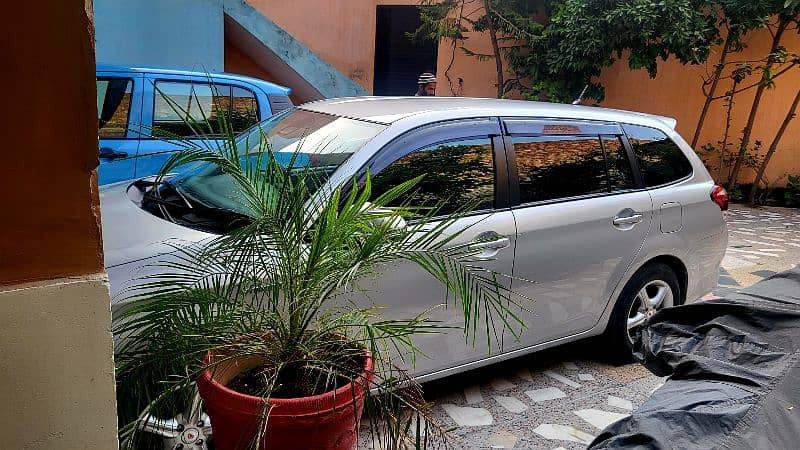 toyota-corolla-fielder-hybrid-ex-big-2