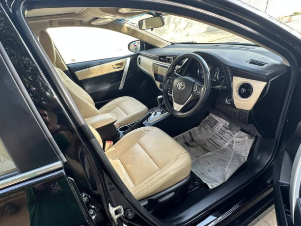 toyota-corolla-altis-x-manual-16-big-9