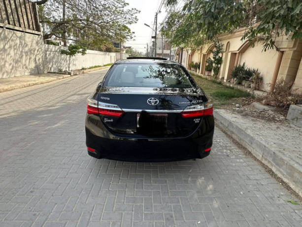 toyota-corolla-altis-x-manual-16-big-3