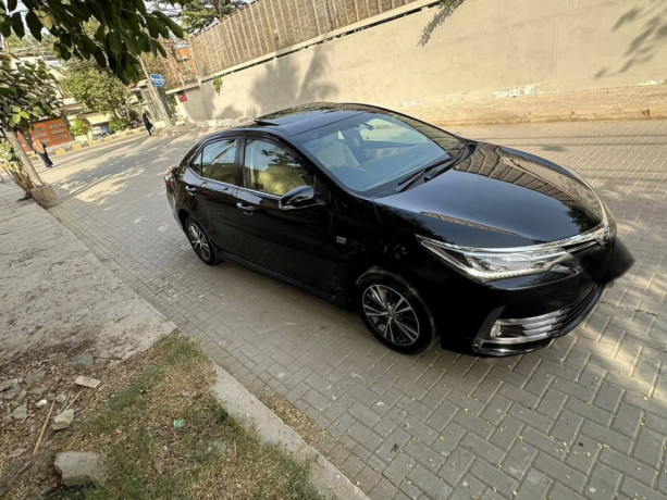 toyota-corolla-altis-x-manual-16-big-2