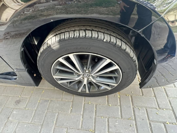 toyota-corolla-altis-x-manual-16-big-8