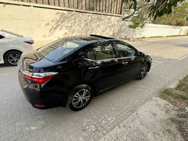 toyota-corolla-altis-x-manual-16-big-4