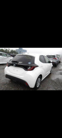 toyota-yaris-2021-4-grade-big-1