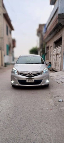 toyota-vitz-f-10-big-0