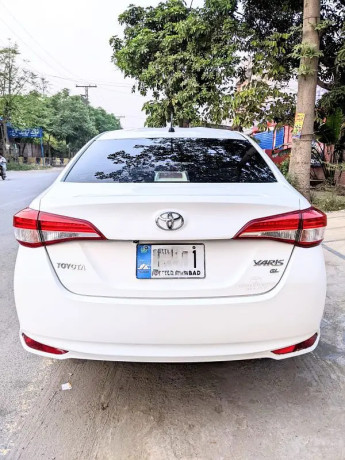 toyota-yaris-sedan-gli-mt-13-big-0