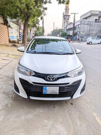 toyota-yaris-sedan-gli-mt-13-big-1