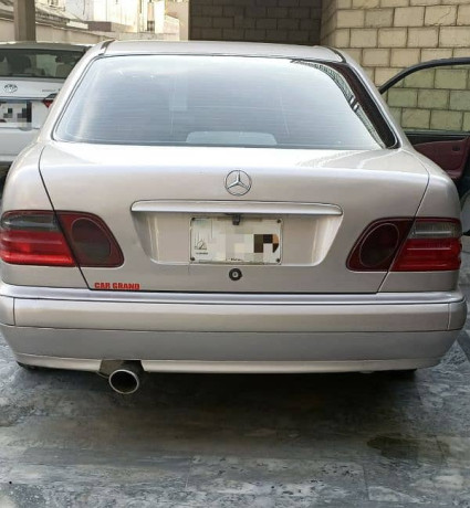 mercedes-benz-e-class-estate-e-200-big-0