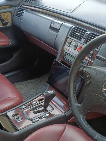 mercedes-benz-e-class-estate-e-200-big-2