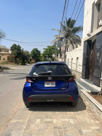 toyota-yaris-hatchback-g-big-3