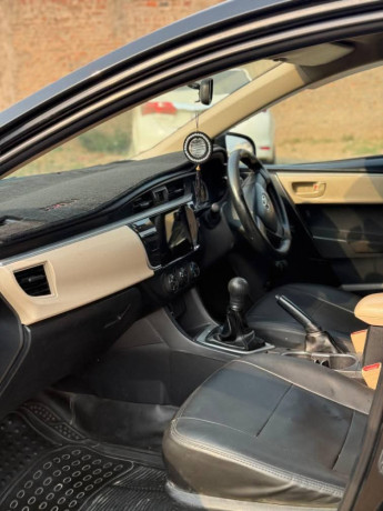 toyota-corolla-altis-x-manual-16-big-3