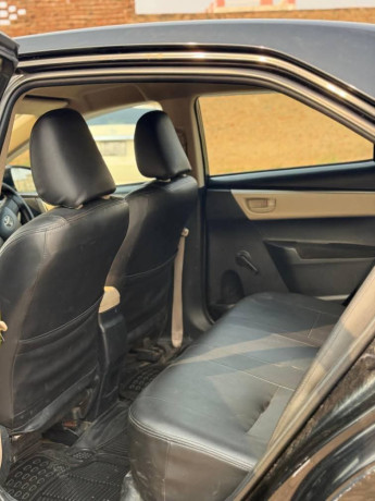 toyota-corolla-altis-x-manual-16-big-4
