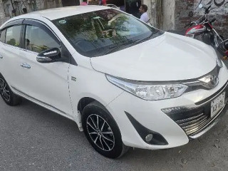 toyota-yaris-sedan-gli-mt-13