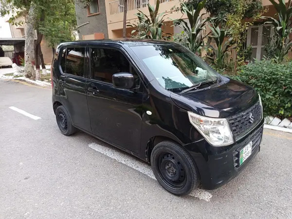 suzuki-wagon-r-fx-2015-big-1