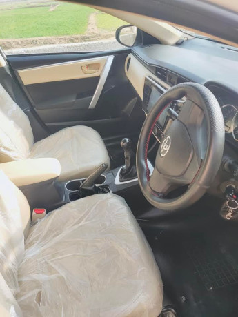 toyota-corolla-altis-x-manual-16-big-5