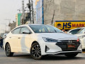 hyundai-elantra-2022-small-1