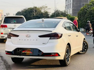 hyundai-elantra-2022