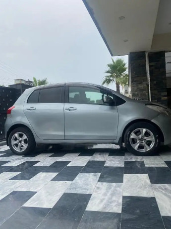 toyota-vitz-f-10-big-0