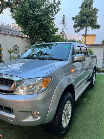 toyota-hilux-revo-g-28-big-13