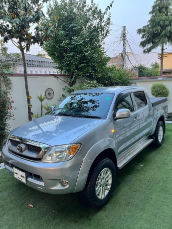 toyota-hilux-revo-g-28-big-11
