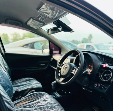 toyota-vitz-10f-safety-edition-iii-big-3