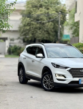 hyundai-tucson-awd-b-to-b-genuine-big-1