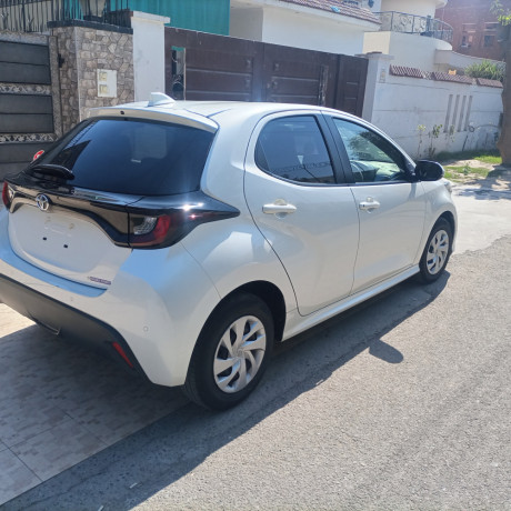 toyota-yaris-hatchback-big-1