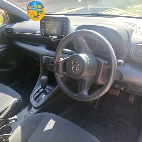 toyota-yaris-hatchback-big-2