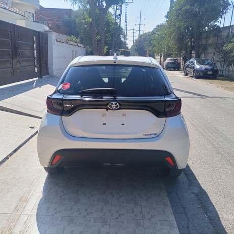 toyota-yaris-hatchback-big-3