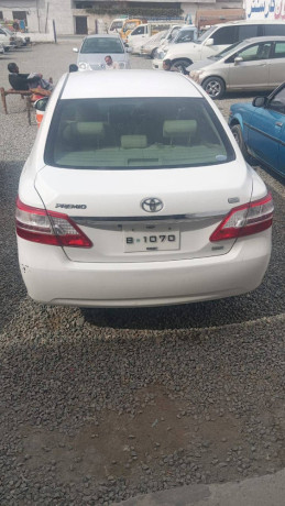 toyota-premio-x-18-big-1
