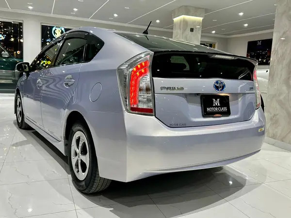 toyota-prius-2014-big-3