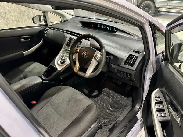toyota-prius-2014-big-2