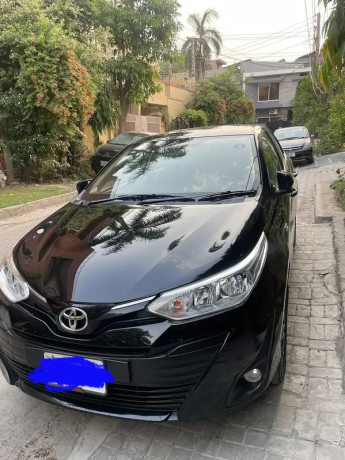 toyota-yaris-sedan-ativ-mt-13-big-0