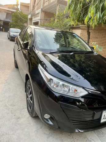 toyota-yaris-sedan-ativ-mt-13-big-1