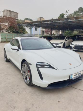 porsche-taycan-4s-electric-2020-big-0