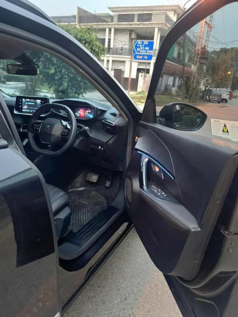 peugeot-2008-allure-2024-big-3