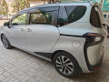 toyota-sienta-g-small-2